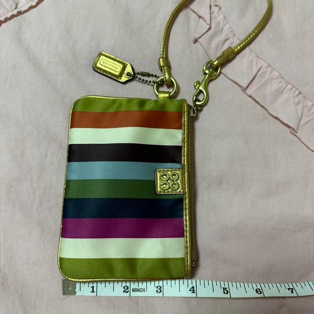 Vintage Coach Legacy Wristlet with gold trim. - Picture 3 of 8